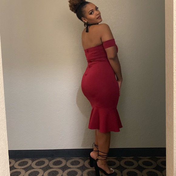 Off the shoulder red dress - Picture 2 of 5